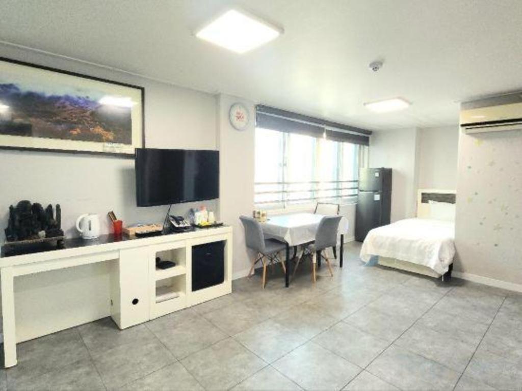 Novalus Tourist Hotel Сеул Екстериор снимка