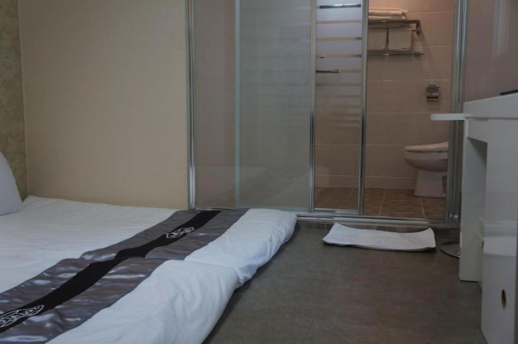 Novalus Tourist Hotel Сеул Екстериор снимка