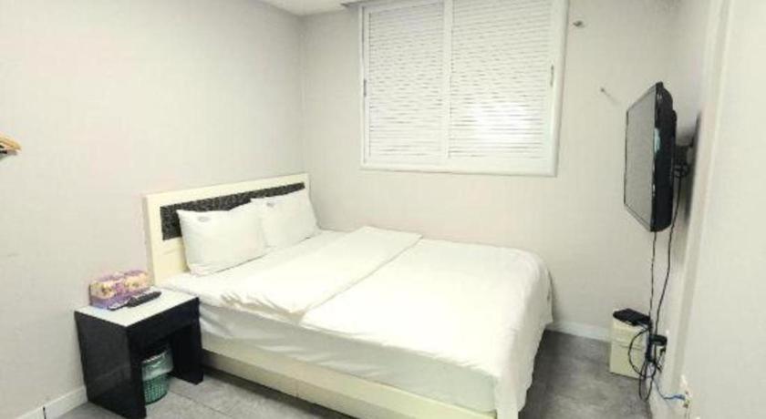 Novalus Tourist Hotel Сеул Екстериор снимка