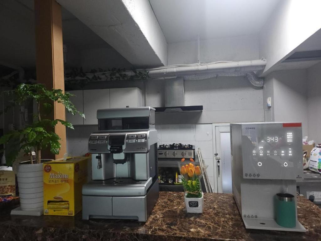Novalus Tourist Hotel Сеул Екстериор снимка